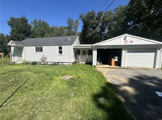 330 Huntinghouse Rd, Glocester, RI 02857