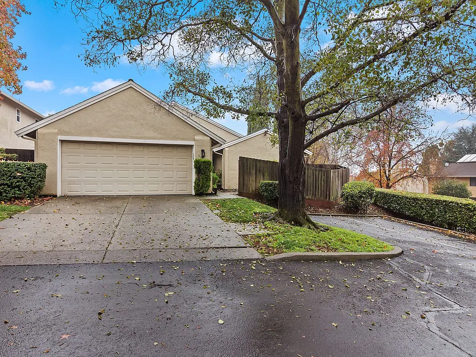 438 Heather Ct