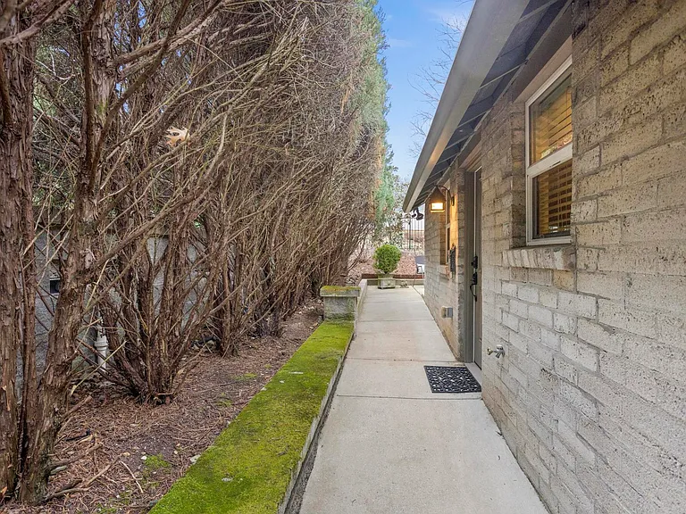 1606 Cedar Ln #B — Photo 22