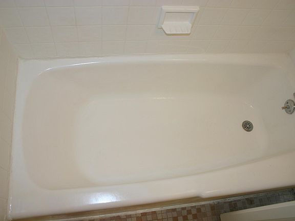 5th image of 527 Bloomfield Ave APT A5