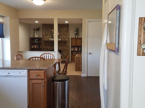 5th image of 3 Danbury Ct