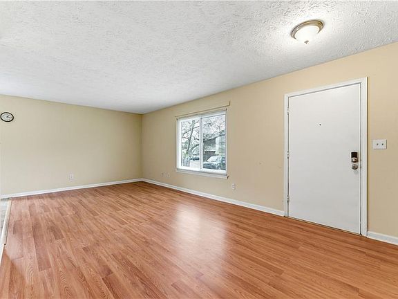 3rd image of 1448 Pine Log Rd NE APT B