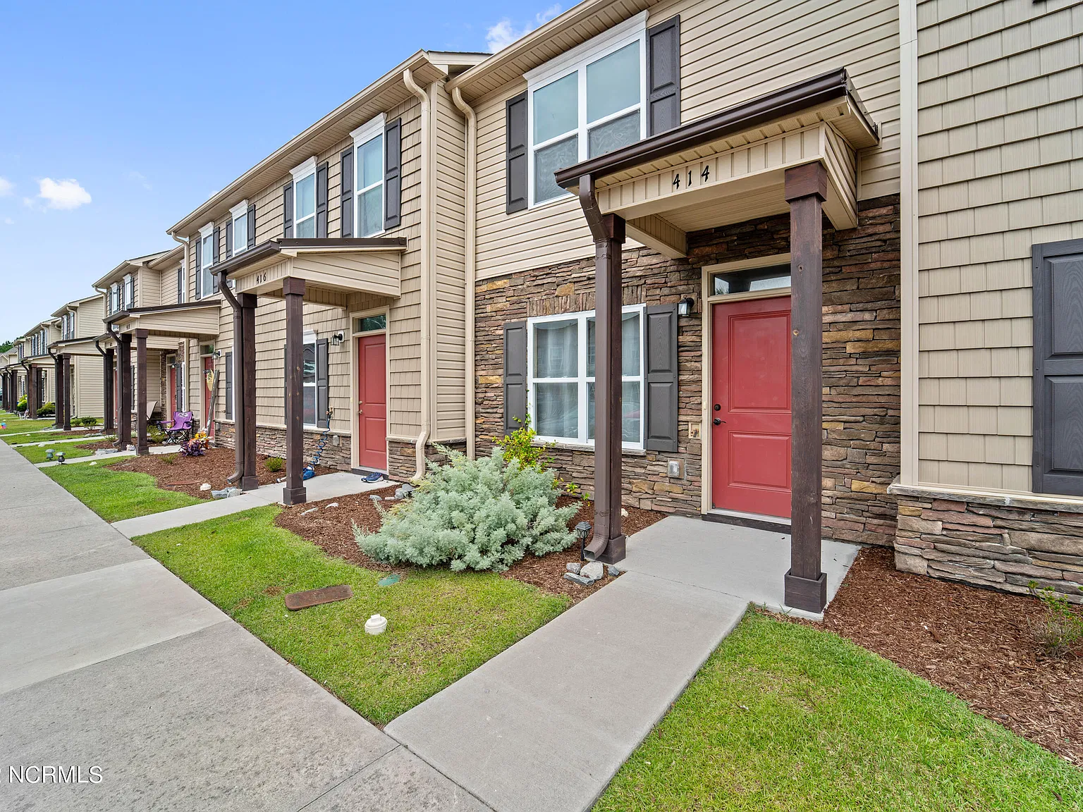 2 bed, 1.5 bath, 980 sqft, $1,395 — Photo 2