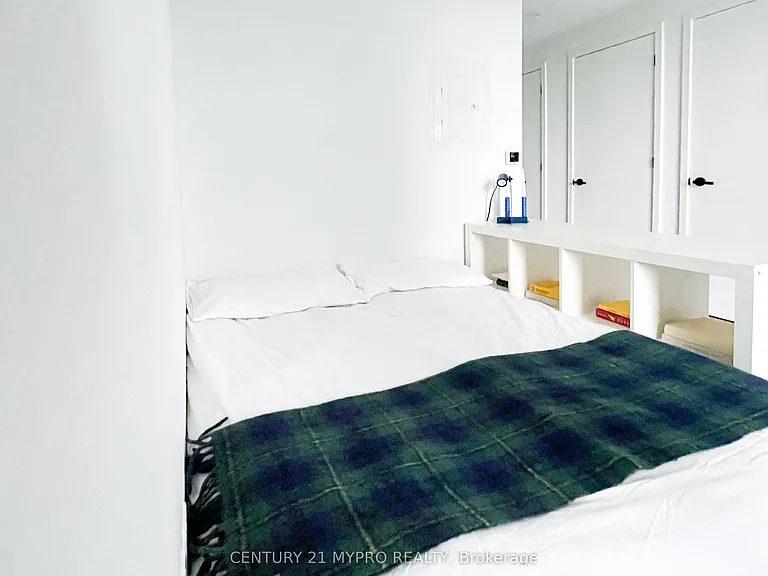 55 Charles St E #2111 — Photo 4