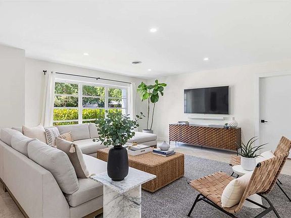 2nd image of 405 Eugenia Rd