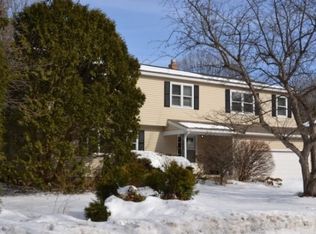 87 Richmond Dr, Shelburne, VT 05482