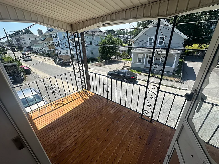 67 Bouvier Ave #2R — Photo 10