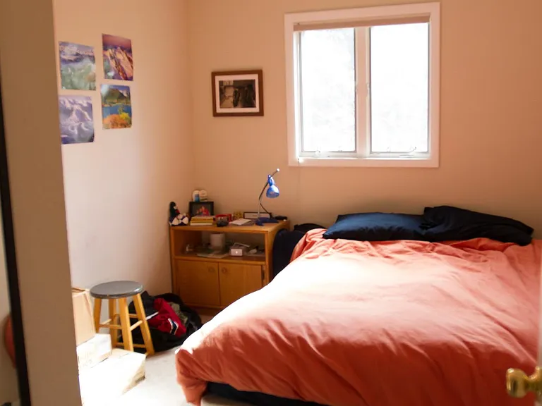 Upstairs middle bedroom