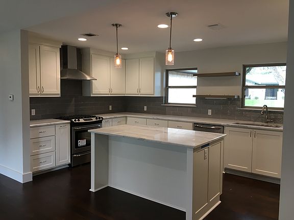 2nd image of 3005 Lynridge Dr