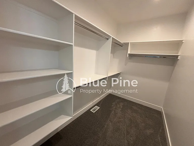 5760 Wildrose Ave — Photo 12