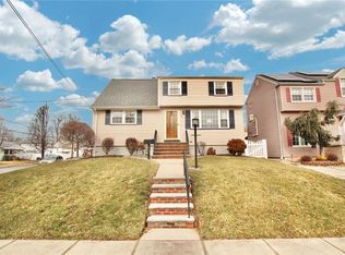 22 Vanderbilt Pl, Woodbridge, NJ 07095