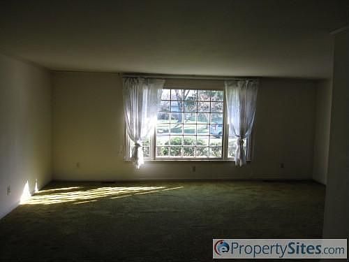 4th image of 552 Lewisham Ave