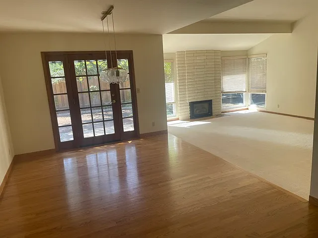 125 Lansberry Ct — Photo 3