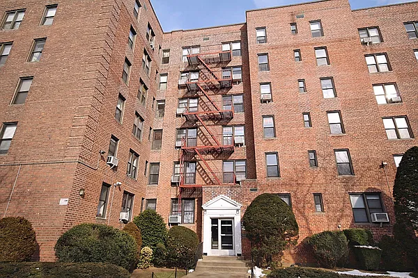 Sold by Maximillion Realty, Inc. | media 1