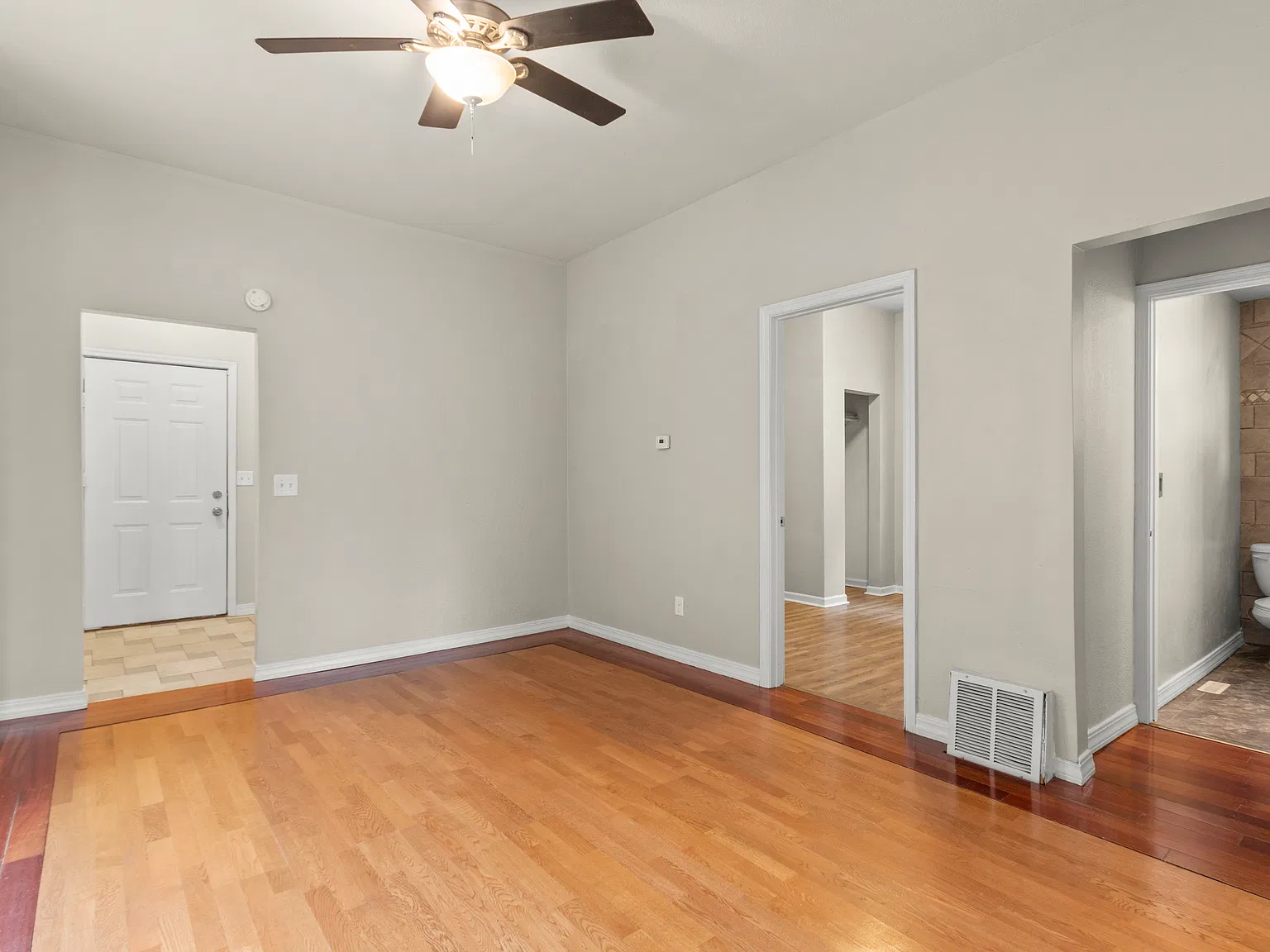 604 Haungs Ave — Photo 3