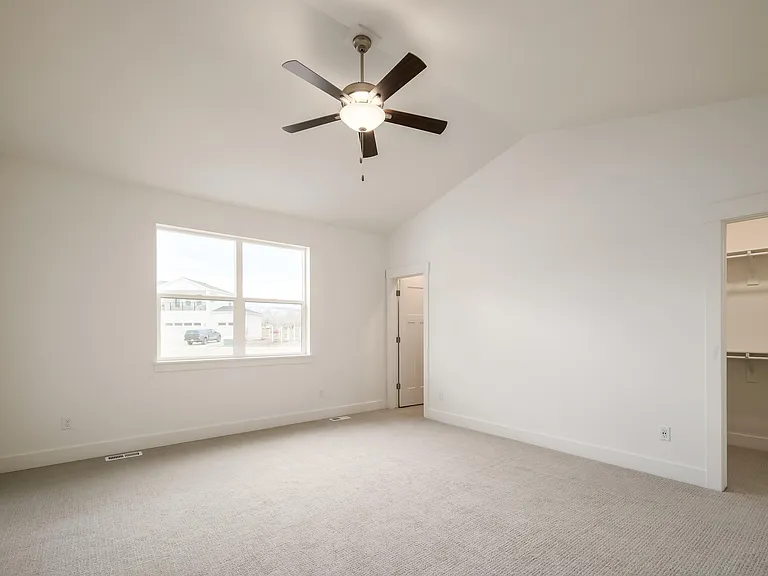 1017 E Tucker Ln — Photo 11