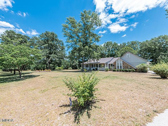3rd image of 8258 Knoxville Rd