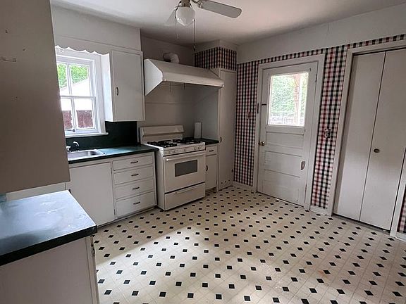 4th image of 209 Lakeview Ave