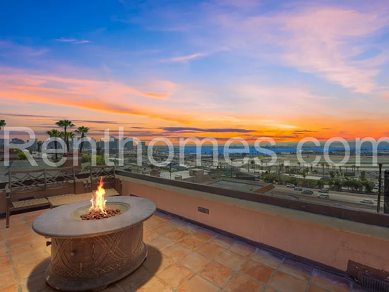 2940 Columbia St — Photo 74