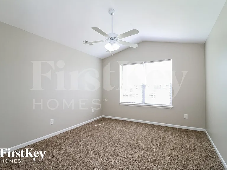 545 Lakewood Glen Ct — Photo 6