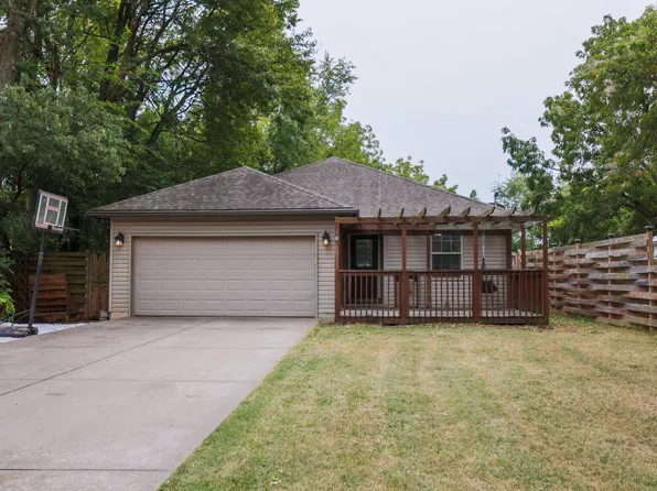 3020 W Chestnut Street, Springfield, MO 65803