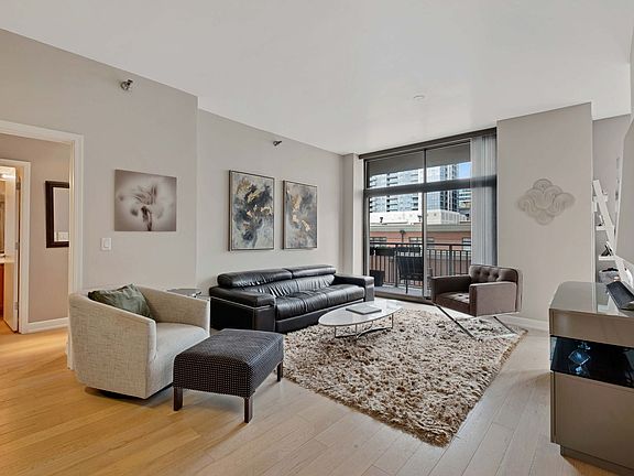 4th image of 1322 S Prairie Ave Unit 407