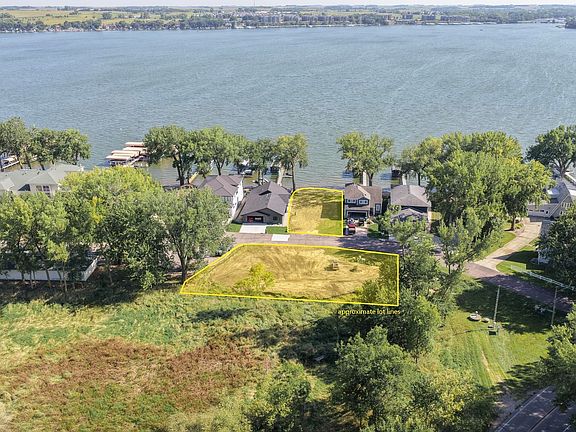 3rd image of 1507 Chalstrom Cir
