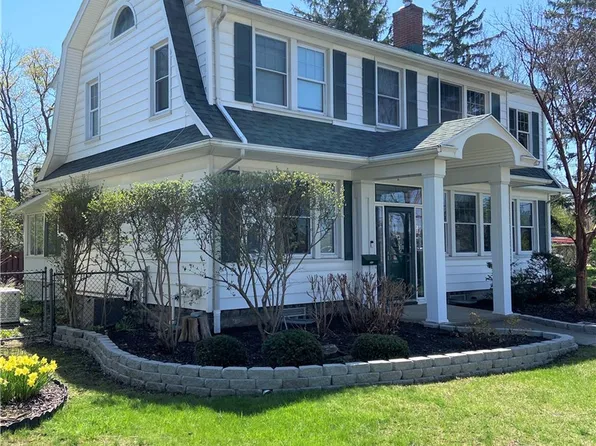 2 Redfield Pkwy, Batavia, NY 14020