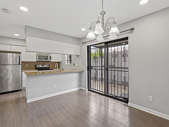 5th image of 2110 Wilcrest Dr APT 103