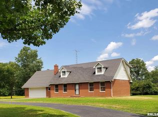 303 S Douglas St, Mc Leansboro, IL 62859