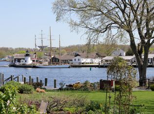 52 Pearl St, Mystic, CT 06355