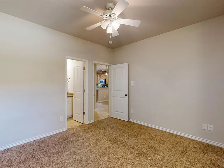 3805 Silverthorne Ln — Photo 12