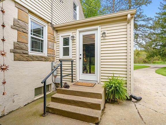 3rd image of 8586 E Main St