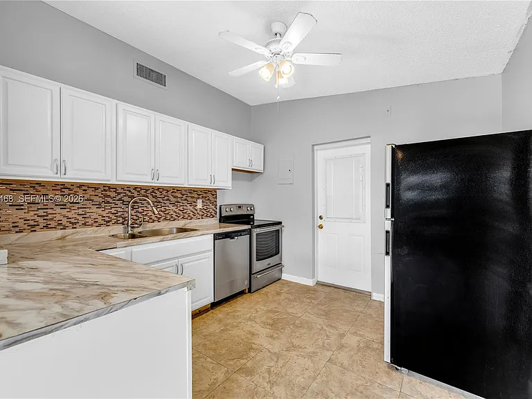 4220 SW 36th St — Photo 3