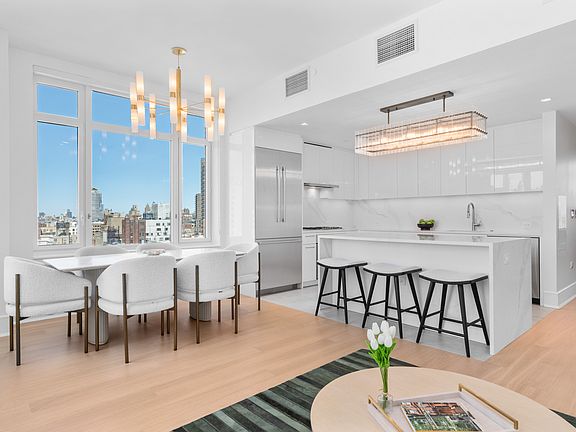 4th image of 250 E 83rd St #27D