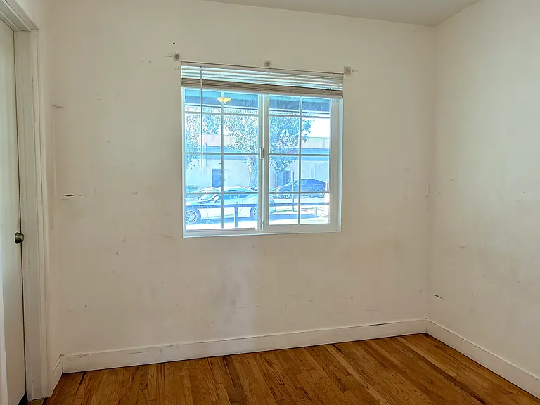 7967 Golden Ave — Photo 11