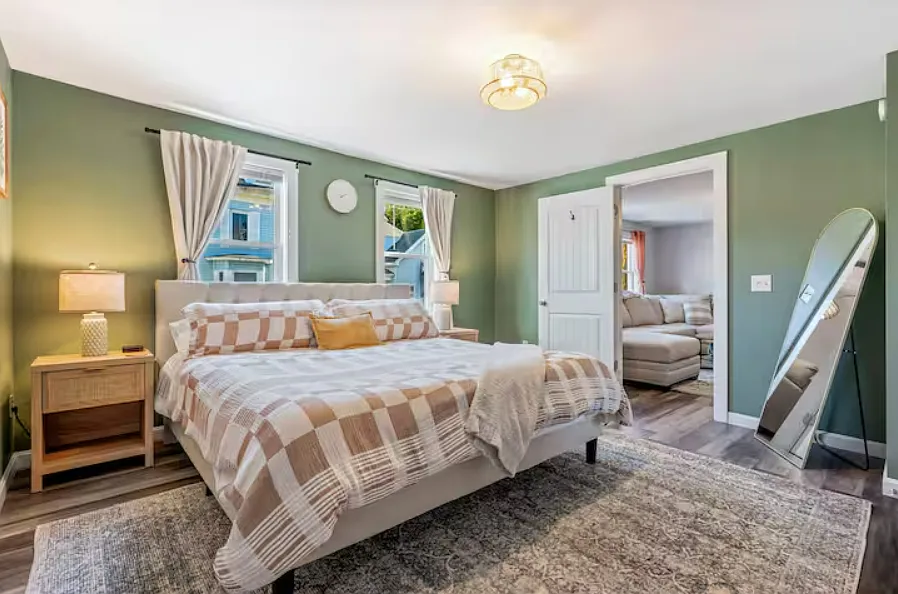 84 Temple St #101