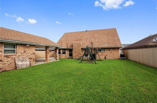 2nd image of 2909 Oak Dr