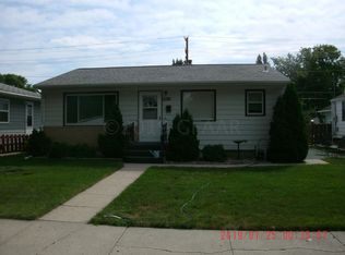 811 S 19th St, Grand Forks, ND 58201