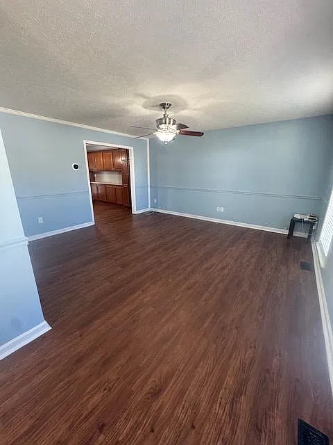 218 Riley Way — Photo 3