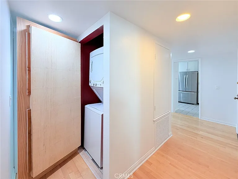 1129 Larrabee St #10 — Photo 11