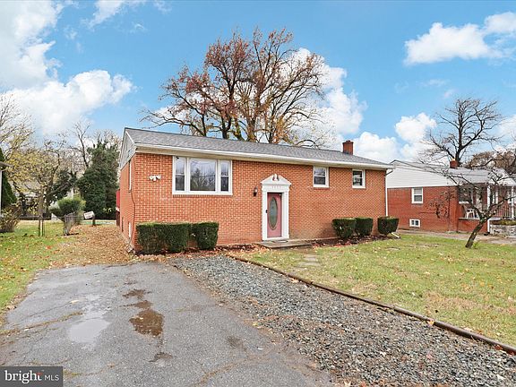 4th image of 2403 Oak Glen Way