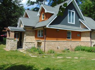3 Valley Dr, Oakwood Hills, IL 60013
