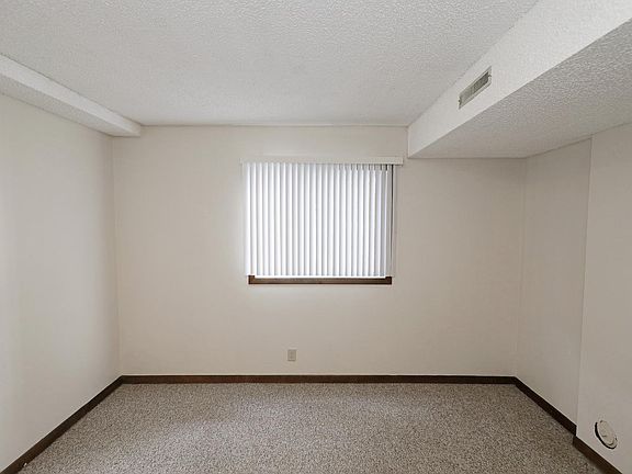 5th image of 5608 S 38th St