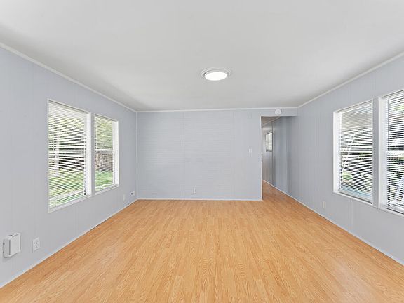 4th image of 108 Whitewing Dr