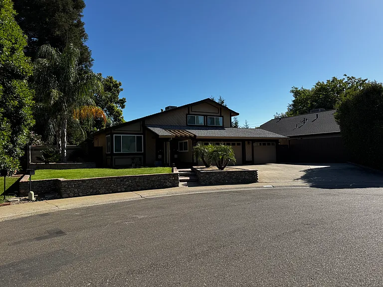 11233 Sauk River Ct — Photo 2