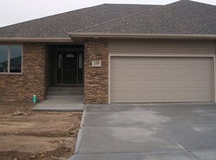 526 Redwood Rd, Grand Island, NE 68803