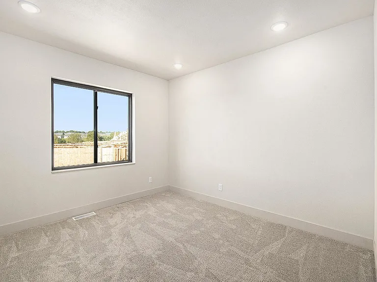 5631-5735 E Revere Dr — Photo 9