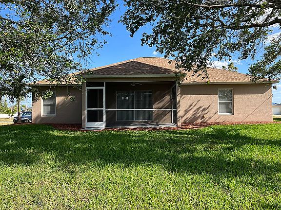 3rd image of 3006 NE 4th Pl
