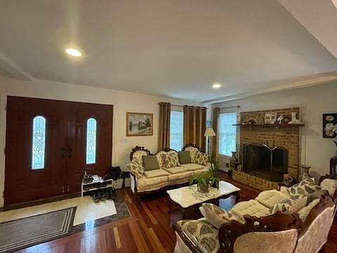 3rd image of 2923 Meadow Ln